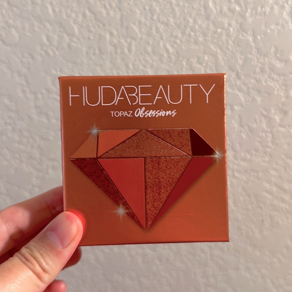 HUDA BEAUTY TOPAZ Obsessions Eye Shadow Palette